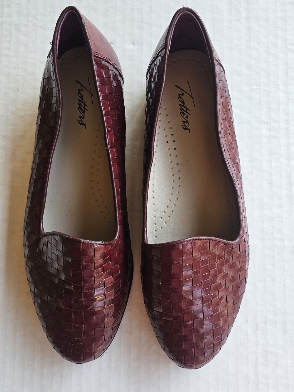 Trotters Women's Woven Burgundy Leather Flats Size 8.5